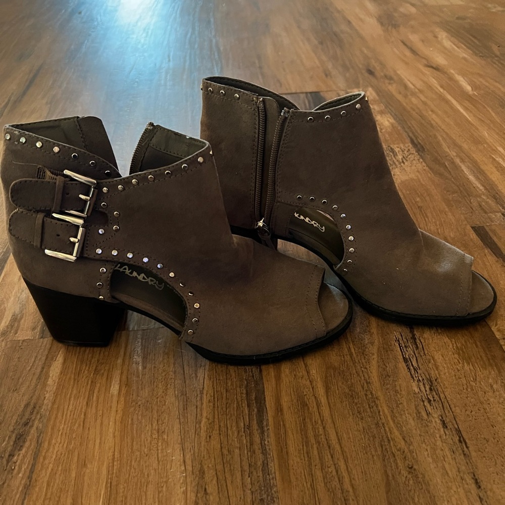 Women’s open toe shoes